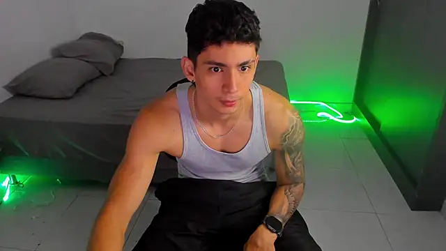 OliverBennet online show from February 22, 2025, 12:05 am