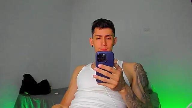 OliverBennet online show from February 27, 2025, 1:19 am