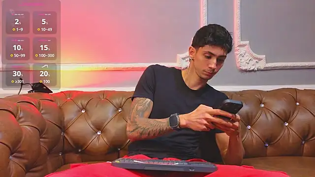 OliverBennet online show from November 3, 2025, 9:18 pm