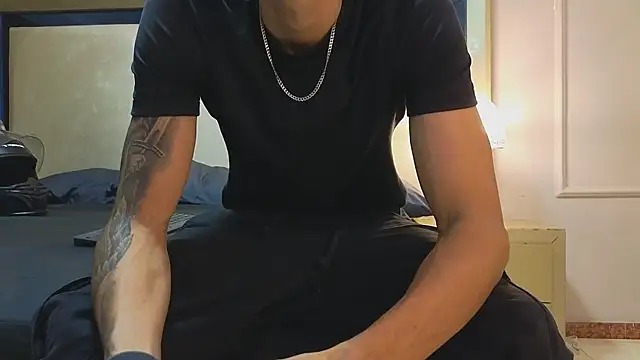 OliverBennet online show from November 10, 2025, 10:04 pm