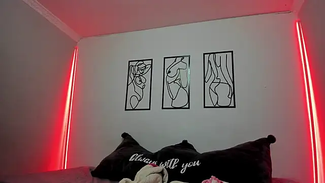 RubyPirsso18 online show from October 14, 2025, 7:03 pm