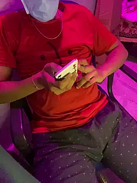 Snapshot of Vampiredaddy_ chatting on October 31, 2025, 5:31 pm Vampiredaddy online show from October 31, 2025, 5:31 pm