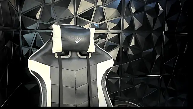 Snapshot of HelueHorny13 chatting on October 1, 2025, 5:34 am HelueHorny13 online show from October 1, 2025, 5:34 am