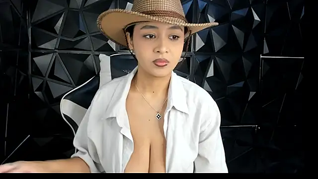 HelueHorny13 online show from November 3, 2025, 6:07 am