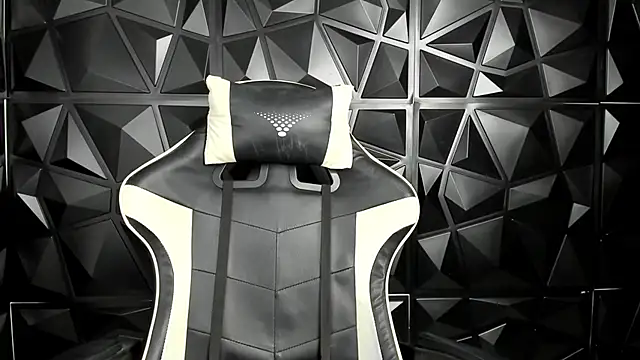 Snapshot of HelueHorny13 chatting on March 2, 2025, 1:47 am HelueHorny13 online show from March 2, 2025, 1:47 am