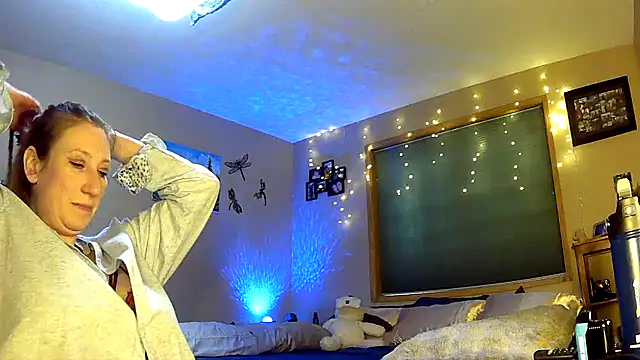 lilyhornyhousewife online show from January 21, 2025, 5:20 pm
