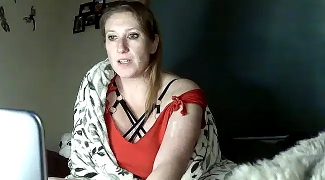 lilyhornyhousewife online show from December 23, 2024, 12:41 pm