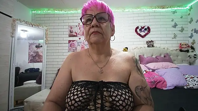 Snapshot of maturehot_65 chatting on June 5, 2026, 10:15 pm maturehot 65 online show from June 5, 2026, 10:15 pm