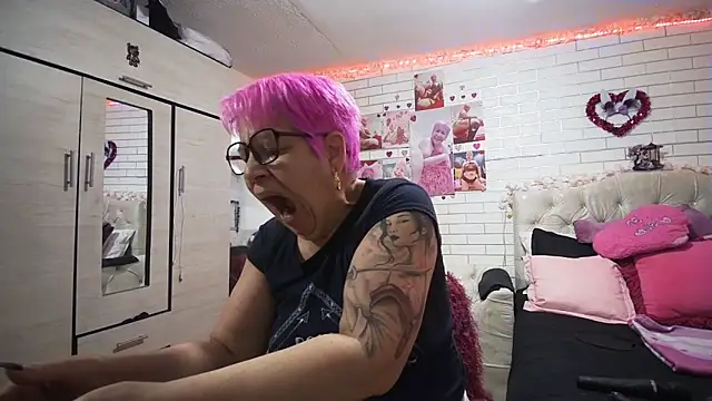 maturehot 65 online show from February 28, 2026, 11:10 am