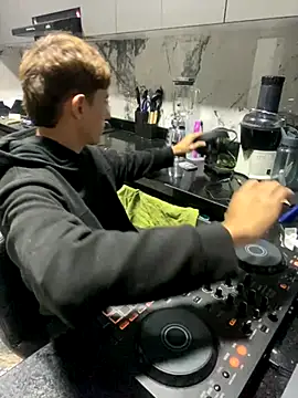 Snapshot of oliver_Lz chatting on October 11, 2025, 2:56 am oliver Lz online show from October 11, 2025, 2:56 am