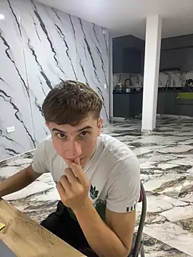 Snapshot of oliver_Lz chatting on October 29, 2025, 6:12 am oliver Lz online show from October 29, 2025, 6:12 am