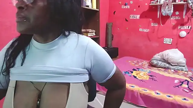 Snapshot of loretybig chatting on October 1, 2025, 5:17 pm loretybig online show from October 1, 2025, 5:17 pm