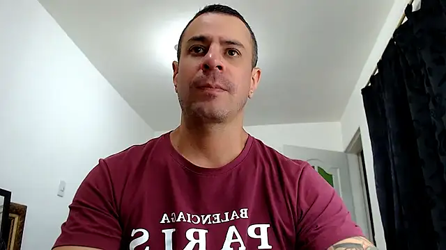 Snapshot of nicolay_74 chatting on November 5, 2025, 12:25 am nicolay 74 online show from November 5, 2025, 12:25 am