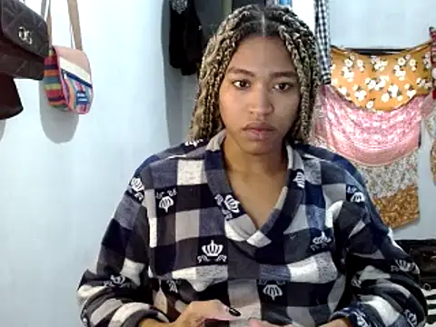 miriam775 online show from February 5, 2025, 12:27 pm