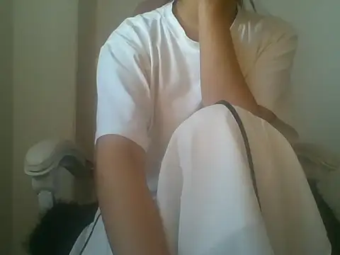 Snapshot of PARI_MAI chatting on November 7, 2025, 7:35 am PARI MAI online show from November 7, 2025, 7:35 am