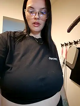 Snapshot of Jujuicy_97 chatting on October 27, 2025, 4:19 pm Jujuicy 97 online show from October 27, 2025, 4:19 pm