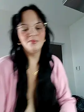 Snapshot of Jujuicy_97 chatting on October 5, 2025, 11:23 am Jujuicy 97 online show from October 5, 2025, 11:23 am