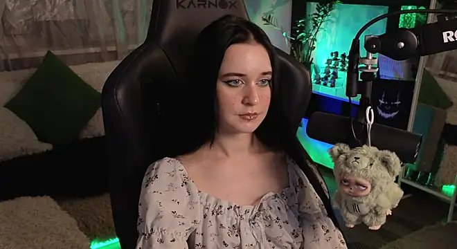 KiraLiLime online show from November 4, 2025, 10:13 pm