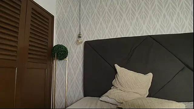 nataly velez online show from March 11, 2025, 1:37 am