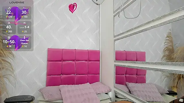 nataly velez online show from March 8, 2025, 1:03 pm