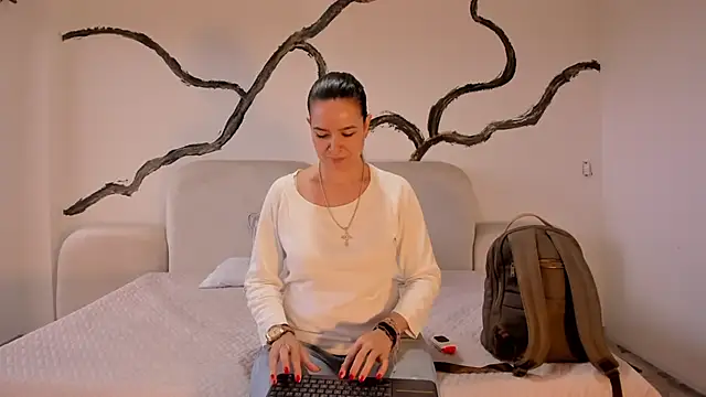 BridgetRodriguez online show from January 31, 2025, 12:18 pm