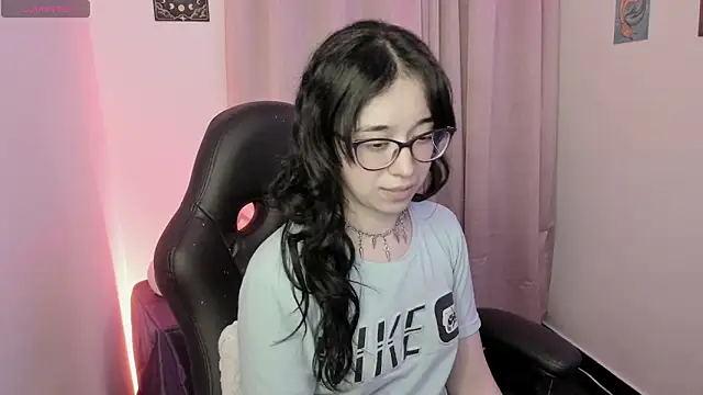 indra cam online show from April 18, 2026, 4:59 am