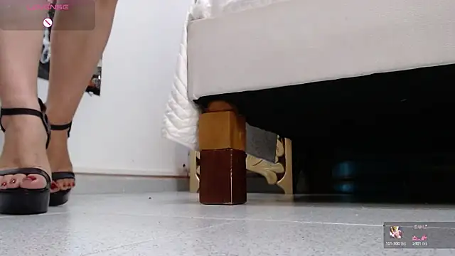 Snapshot of EvaBellucci_ chatting on October 28, 2025, 12:37 pm EvaBellucci  online show from October 28, 2025, 12:37 pm