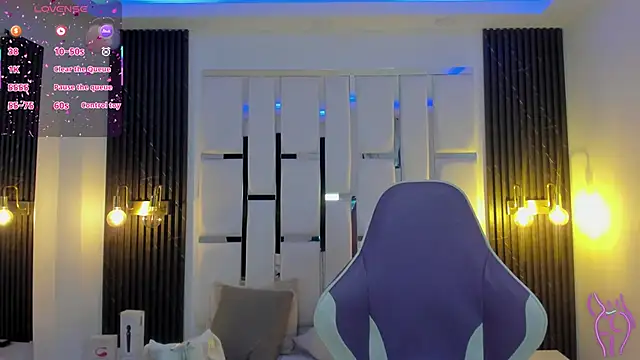 mia schwarz online show from November 21, 2025, 11:53 am