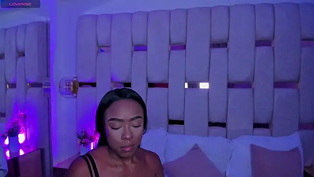 mia schwarz online show from February 18, 2026, 9:33 pm