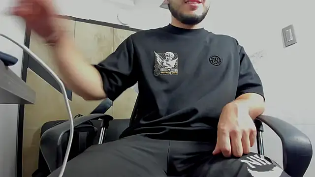 Snapshot of danielclarton1 chatting on October 2, 2025, 1:20 am danielclarton1 online show from October 2, 2025, 1:20 am