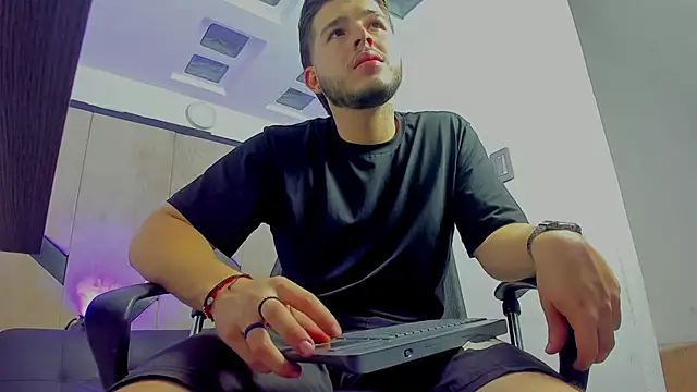 Snapshot of danielclarton1 chatting on October 10, 2025, 12:00 am danielclarton1 online show from October 10, 2025, 12:00 am