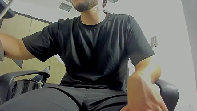 Snapshot of danielclarton1 chatting on October 16, 2025, 11:57 pm danielclarton1 online show from October 16, 2025, 11:57 pm