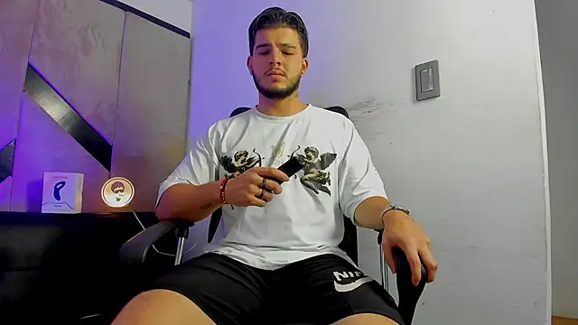 Snapshot of danielclarton1 chatting on September 19, 2025, 1:42 am danielclarton1 online show from September 19, 2025, 1:42 am