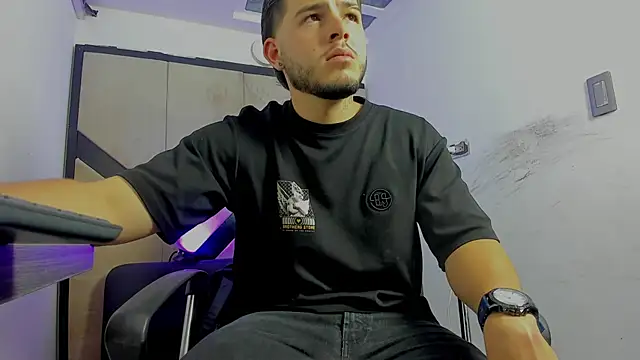 Snapshot of danielclarton1 chatting on October 16, 2025, 12:41 am danielclarton1 online show from October 16, 2025, 12:41 am