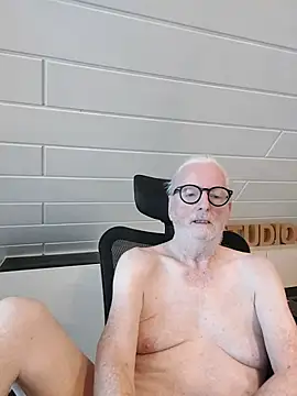 Greyhound70 online show from November 12, 2025, 10:08 am