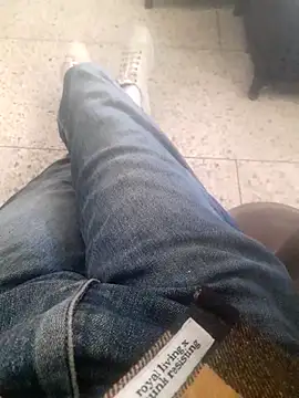 Snapshot of haway77777 chatting on October 16, 2025, 2:14 pm haway77777 online show from October 16, 2025, 2:14 pm