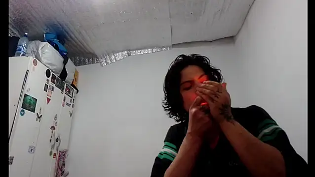 Snapshot of Xtrem3HARDxxx chatting on October 2, 2025, 5:44 am Xtrem3HARDxxx online show from October 2, 2025, 5:44 am