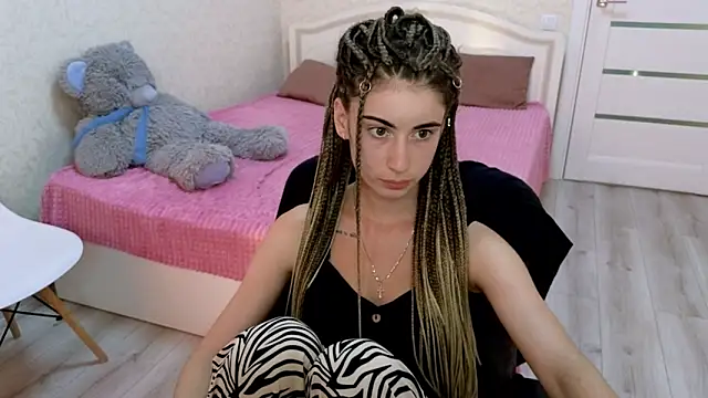 LittleFreya9 online show from September 8, 2025, 3:22 pm