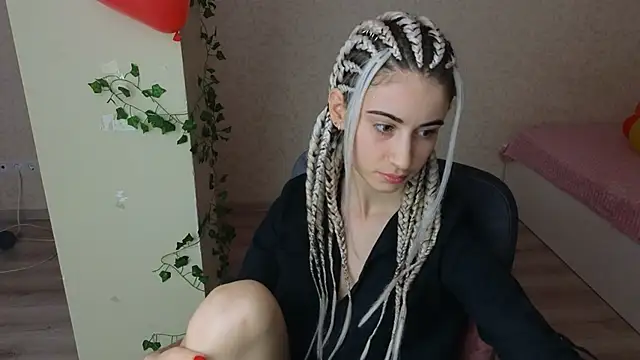 LittleFreya9 online show from February 13, 2025, 4:17 pm