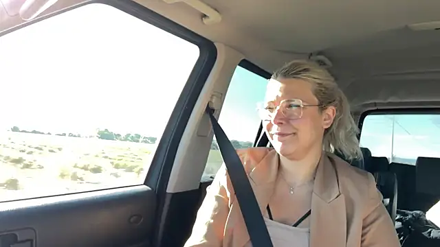 Snapshot of EmyLana chatting on October 12, 2025, 8:26 am EmyLana online show from October 12, 2025, 8:26 am