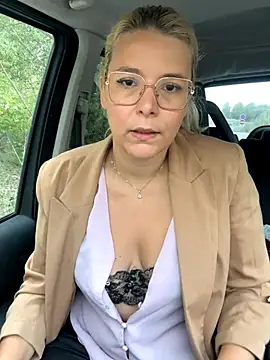 Snapshot of EmyLana chatting on October 2, 2025, 7:23 am EmyLana online show from October 2, 2025, 7:23 am