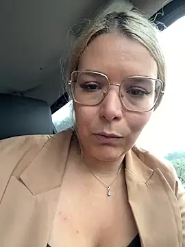 Snapshot of EmyLana chatting on October 14, 2025, 7:42 am EmyLana online show from October 14, 2025, 7:42 am