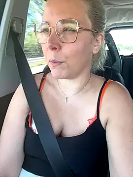 Snapshot of EmyLana chatting on September 18, 2025, 8:28 am EmyLana online show from September 18, 2025, 8:28 am