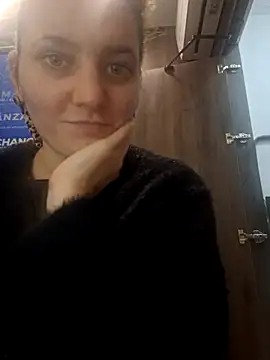 Snapshot of LinaPonti chatting on October 22, 2025, 12:15 pm LinaPonti online show from October 22, 2025, 12:15 pm