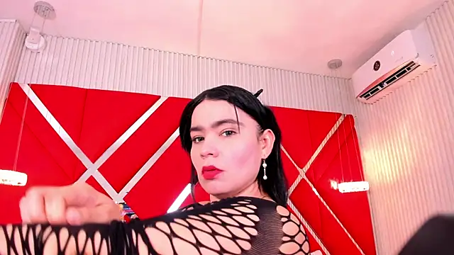 SusanCouper online show from October 11, 2025, 10:44 pm