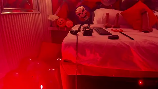 SusanCouper online show from October 24, 2025, 11:59 pm