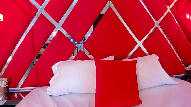 SusanCouper online show from April 8, 2026, 10:33 pm