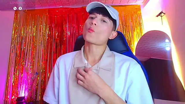 bryamer 19 online show from October 4, 2025, 1:23 pm