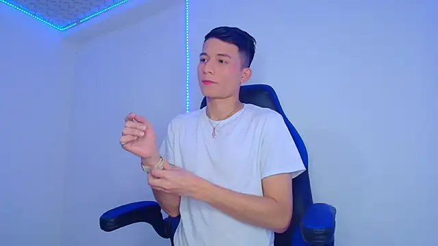 bryamer 19 online show from February 11, 2025, 8:10 pm