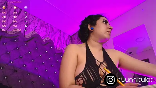 Snapshot of larissa01_ chatting on September 25, 2025, 4:07 am larissa01  online show from September 25, 2025, 4:07 am